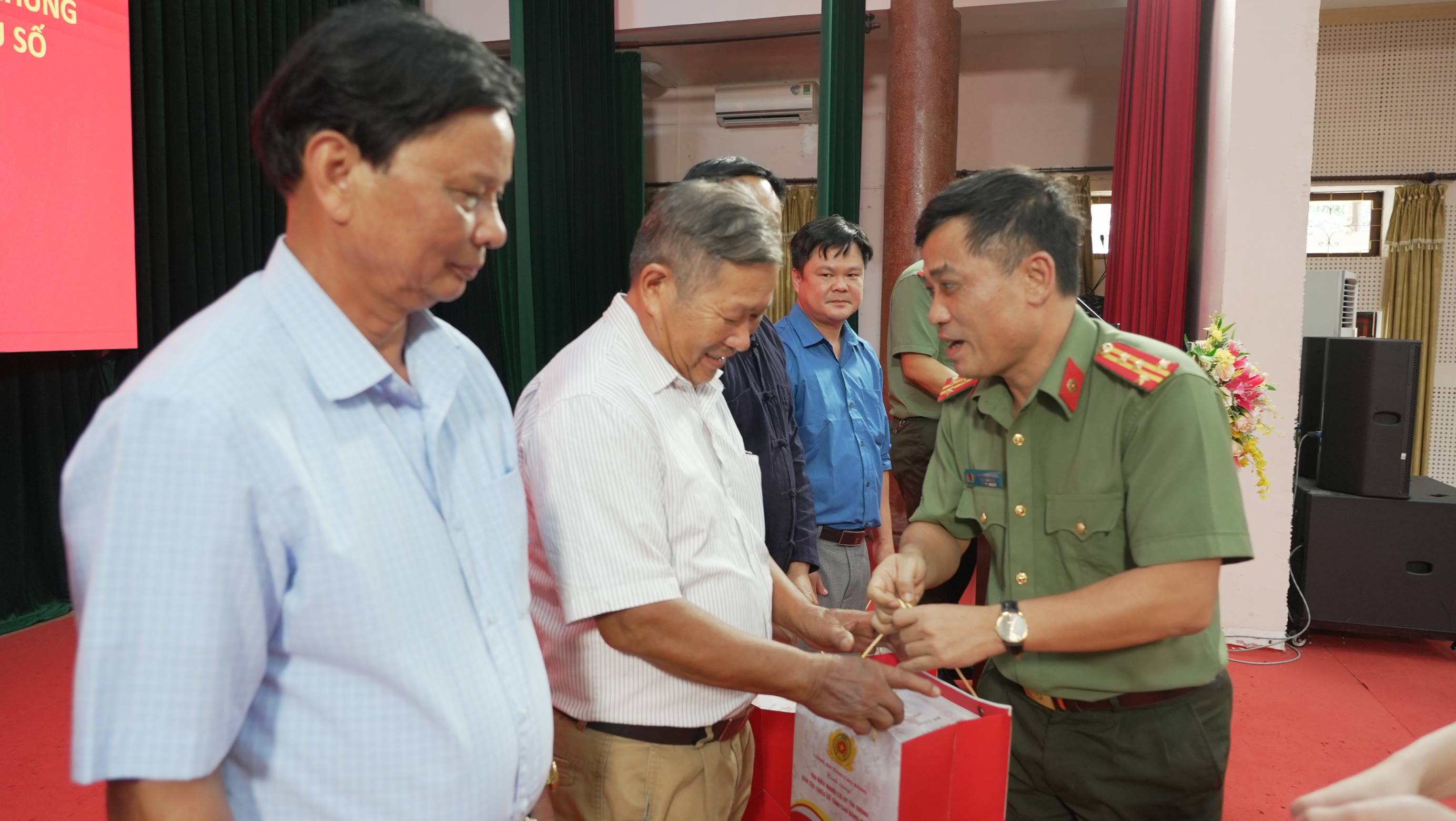 anh tin bai